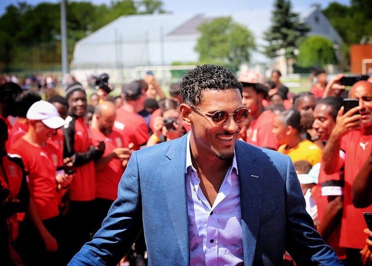 Sébastien Haller inaugure un stade à son nom