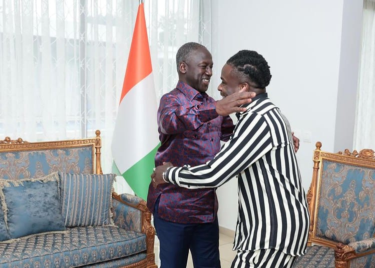 Adama Bictogo félicite Didi B pour son Disque d'Or (DR)