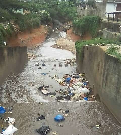 un ravin usé à Port-bouet 2