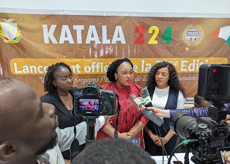 Haba Elise Koivogui face à la presse (DR)
