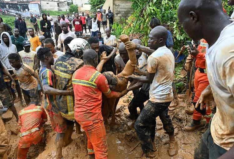 Les Personnes secourues par les sapeurs pompiers sur le lieu du drame