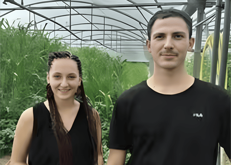 Louise Haran est partie en service civique en même temps qu’Hugo Tible, un étudiant en master en région parisienne. | OUEST FRANCE