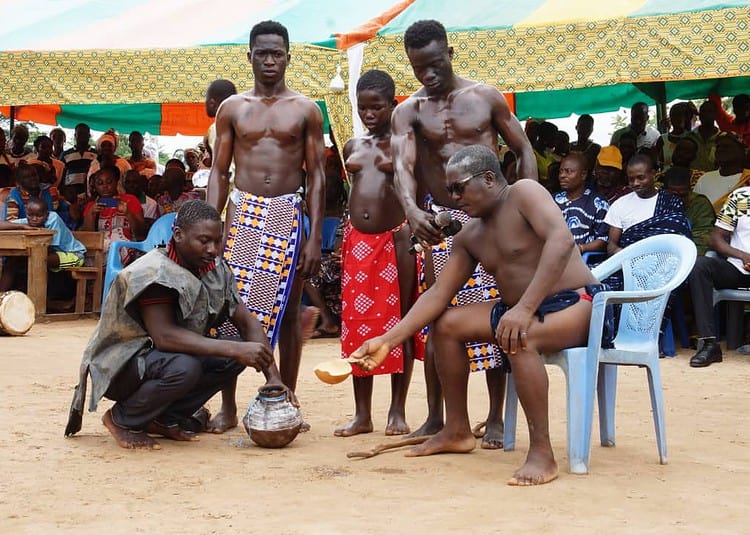 Cérémonie de libation par les autorités coutumières du village d’Andobo-Alluibo (DR)