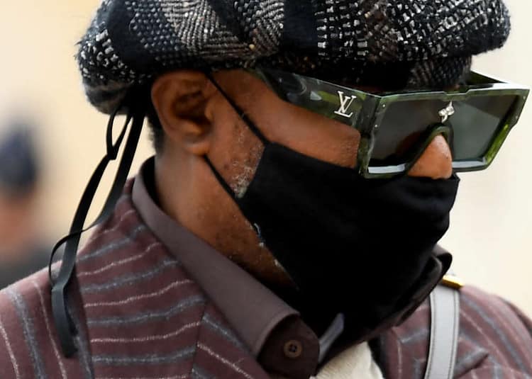 Congolese singer Koffi Olomide arrives on October 25, 2021 at the courthouse in Versailles for his appeal trial on charges of sexual assault and sequestration of four of his former dancers between 2002 and 2006. (Photo by Bertrand GUAY / AFP)