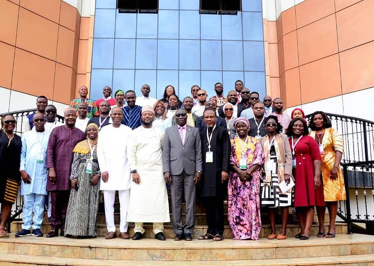 Photo de famille des participants au terme de la cérémonie d'ouverture (DR)