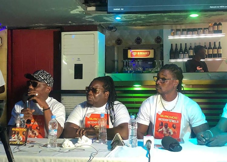 Le groupe ''Les Surchocs'' fourni des explications sur l'album. (DR)