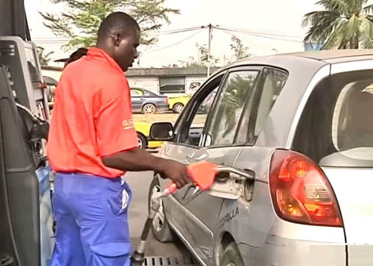 Un pompiste en service (DR)