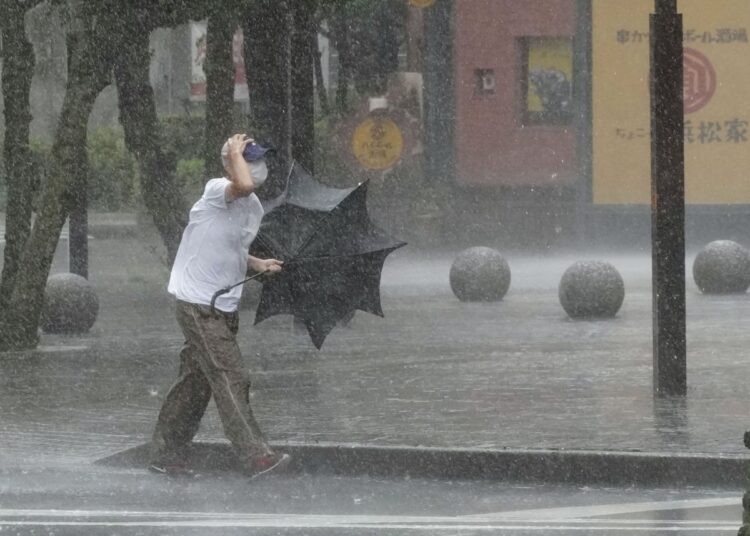 Le typhon Khanun au Japon