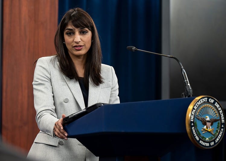La porte-parole adjointe du Pentagone, Sabrina Singh, donne une conférence de presse, par Alexander Kubitza