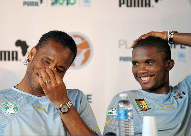 Ivorian football player Didier Drogba (L) and Cameroonian Samuel Eto'o take part in a press conference during the Africa Unity Experience at Michel Hidalgo stadium in Saint-Gratien, near Paris on May 28, 2010. AFP PHOTO BERTRAND LANGLOIS (Photo by BERTRAND LANGLOIS / AFP)
