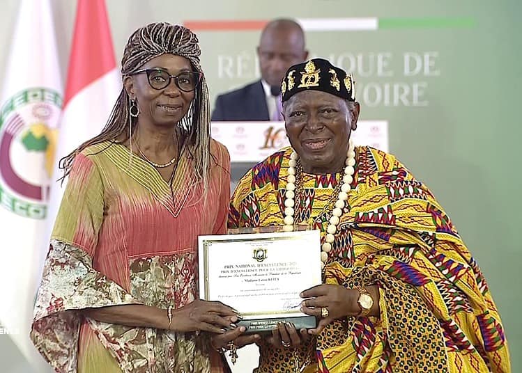 A gauche, l’écrivaine Fatou Keita, désignée prix d’Excellence 2023 de littérature et des arts. (DR)
