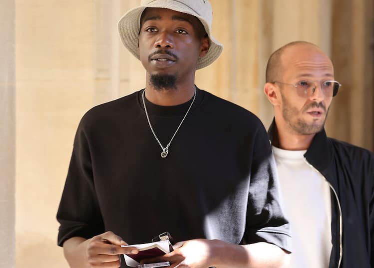 Le procès du rappeur MHD et de huit autres hommes pour un meurtre lors d'une rixe à Paris .