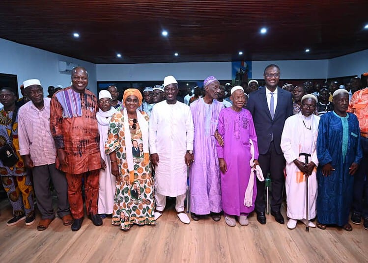 Adama Bictogo (au centre) avec les militants RHDP du Bafing. (DR)