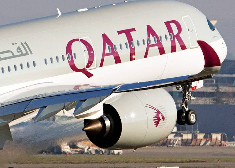 Cette photo d'archive du 22 décembre 2014 montre un Airbus A350 XWB décollant lors d'une cérémonie de livraison à Qatar Airways en France. EPA