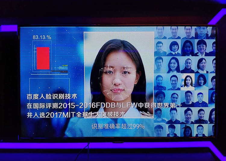 La technologie de reconnaissance faciale de Baidu alimente l'ELEXCON 2018 à Shenzhen (Photo by Liang xiashun / Imaginechina via AFP)