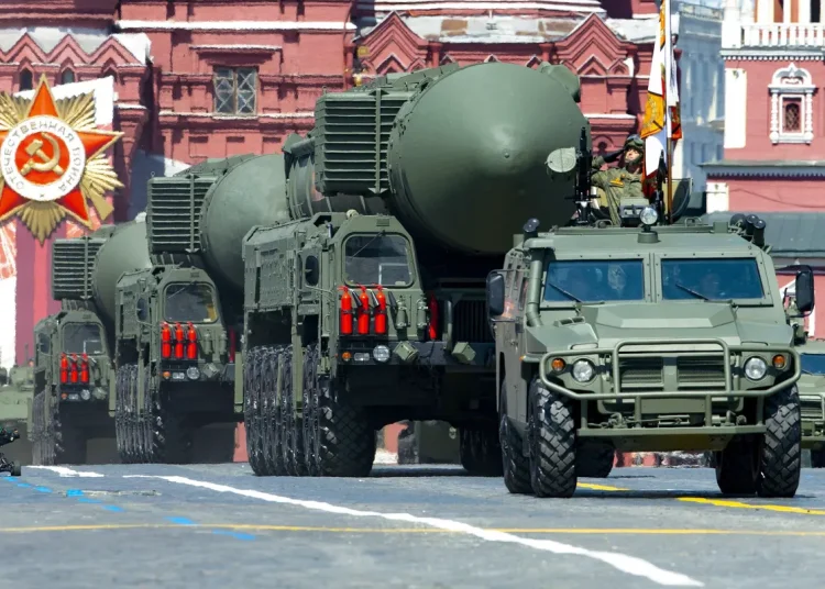 Parade du missile nucléaire Russe "Satan 2" a Moscou.
