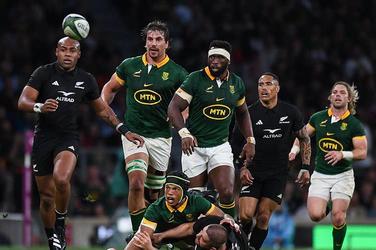 Kurt-Lee Arendse of South Africa spills the ball in the tackle from Tyrel Lomax of New Zealand during the International match South Africa vs New Zealand at Twickenham Stadium, Twickenham, United Kingdom, 25th August 2023 (Photo by Mike Jones/News Images) in , on 8/25/2023. (Photo by Mike Jones/News Images/Sipa USA) - Photo by Icon sport