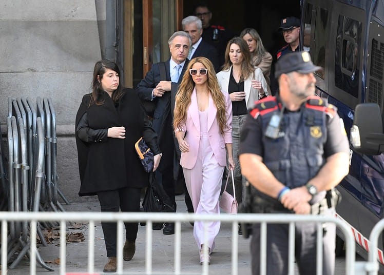 Shakira quittant son procès. (Photo by Josep LAGO / AFP)