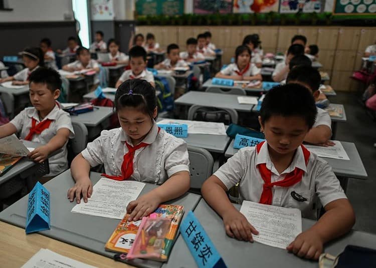 Studens attend to their class in Changchun Street Primary School in Wuhan, China's central Hubei province, on September 4, 2020, during a media visit organised by local authorities. (Photo by Hector RETAMAL / AFP)