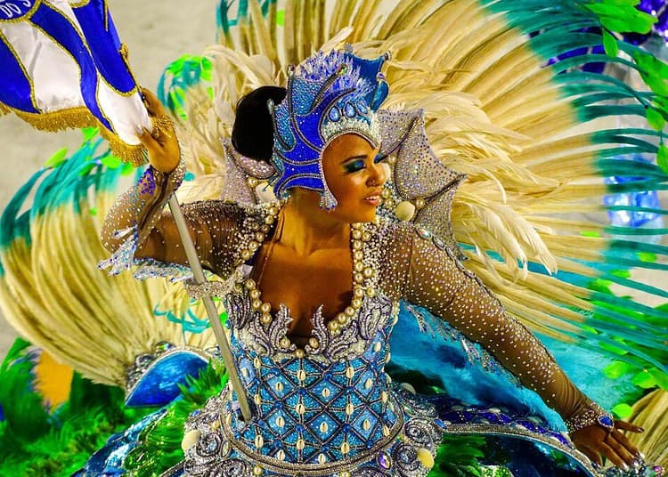 Exposition Carnaval de Rio au Cantre National du costume de scène à Moulins.