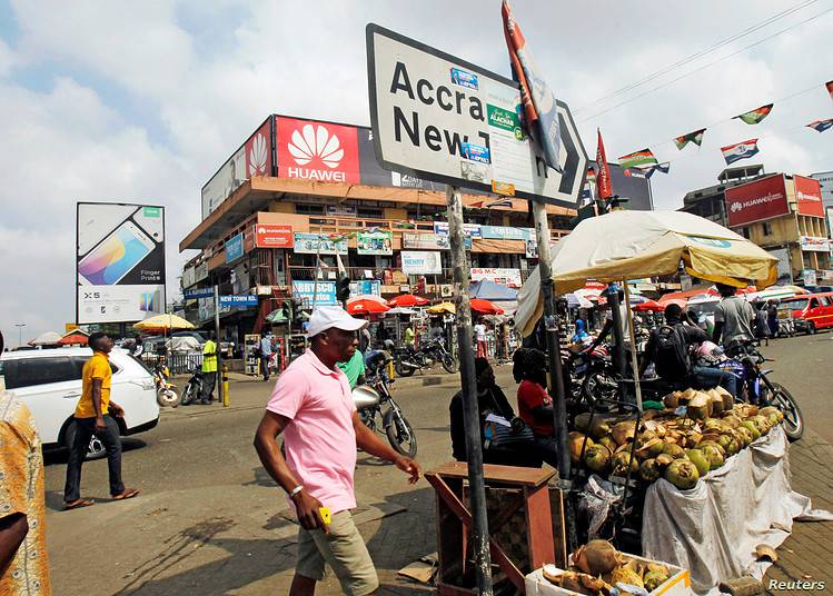 People walk on the street around Kwame Nkrumah circle in Accra, Ghana, December 2, 2016. Picture taken December 2, 2016. REUTERS/Luc Gnago - RC1C314C8FD0