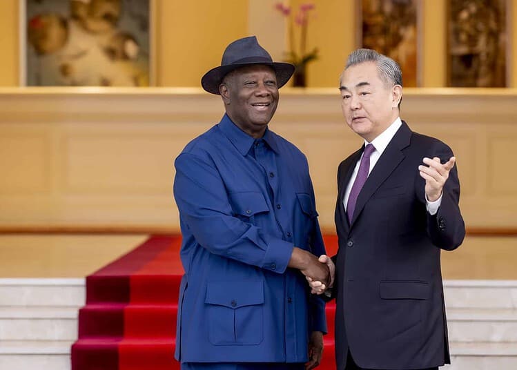 Le président de la république de Côte d'Ivoire, SEM Alassane Ouattara et le ministre des affaires étrangères chinois