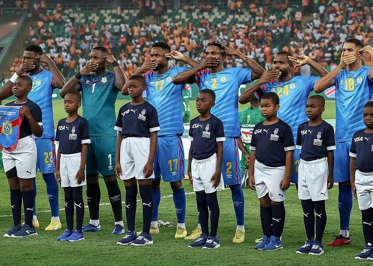 TOPSHOT - DR Congo's players gesture ahead of the Africa Cup of Nations (CAN) 2024 semi-final football match between Ivory Coast and Democratic Repuplic of Congo at Alassane Ouattara Olympic Stadium in Ebimpe, Abidjan on February 7, 2024. (Photo by FRANCK FIFE / AFP)