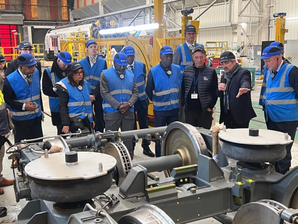 Métro d’Abidjan : Amadou Koné vérifie l’avancement de la production des rames à Valenciennes