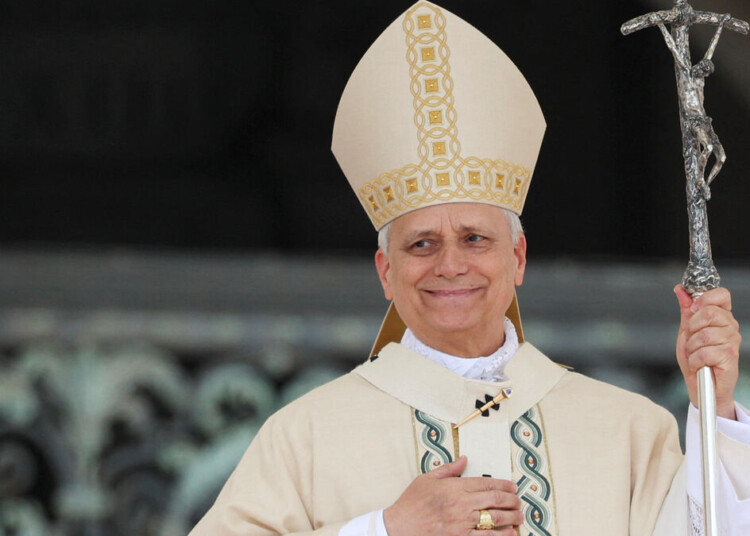 Pope Leo XIV gestures at the end of his inaugural Mass in Saint Peter’s Square, at the Vatican May 18, 2025. REUTERS/CLAUDIA GRECO